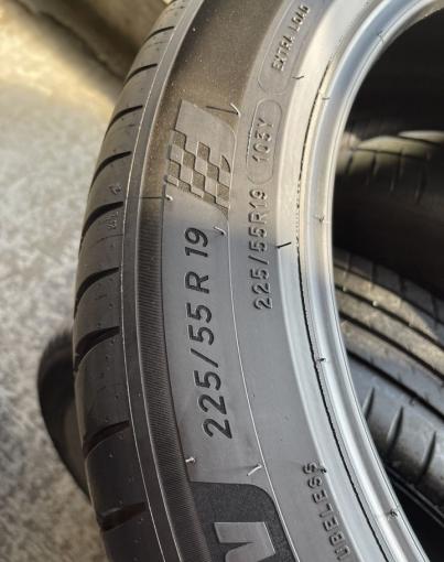 Michelin Pilot Sport 4 225/55 R19 и 275/45 R19 Y