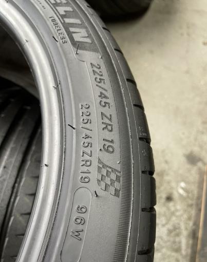 Michelin Pilot Sport 4 S 225/45 R19 96W