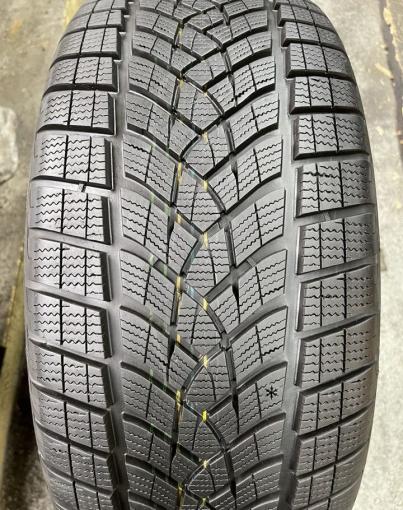 Goodyear UltraGrip Performance 255/50 R19 107V