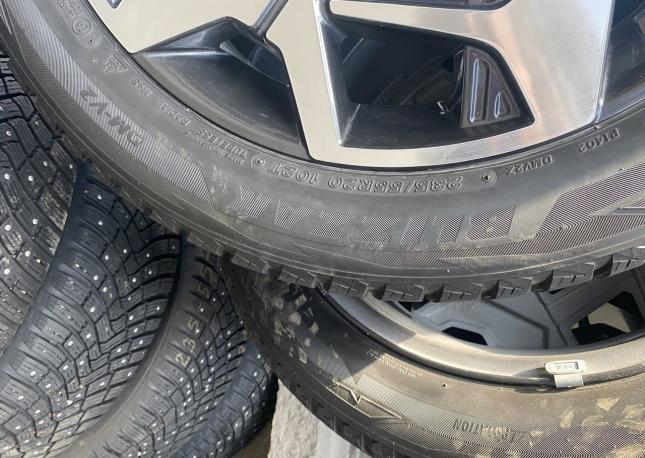 Bridgestone Blizzak DM-V2 235/55 R20 102W