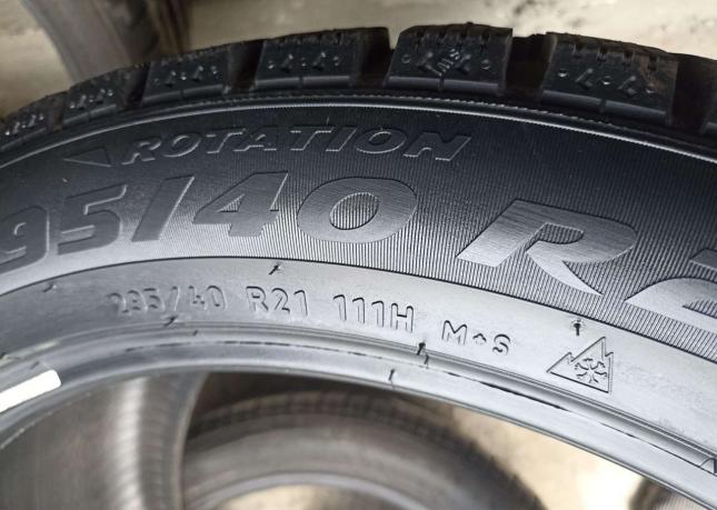 Pirelli Ice Zero 2 295/40 R21