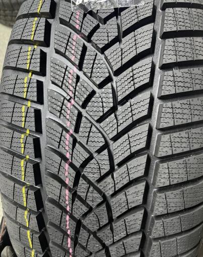 Goodyear UltraGrip Performance+ 255/45 R20 105V