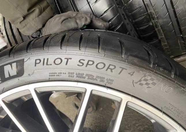 Michelin Pilot Sport 4 275/35 R21 и 315/30 R21 103Y