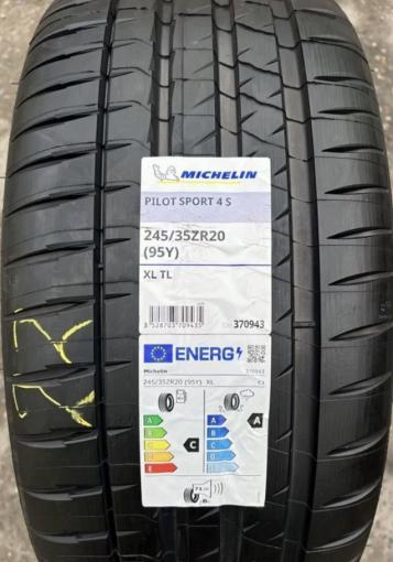 Michelin Pilot Sport 4 S 305/30 R20 и 245/35 R20