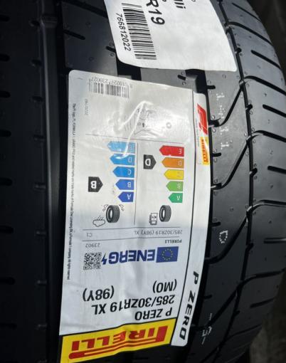 Pirelli P Zero 285/30 R19