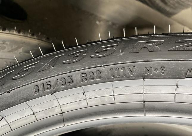 Pirelli Scorpion Winter 315/35 R22 и 275/40 R22 108V