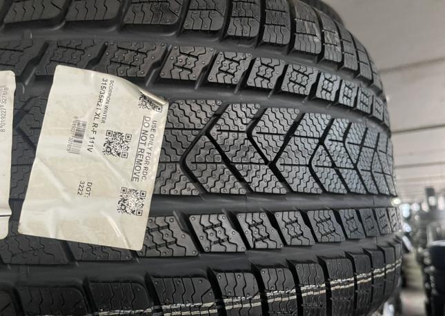 Pirelli Scorpion Winter RFT 275/40 R21 и 315/35 R21 V