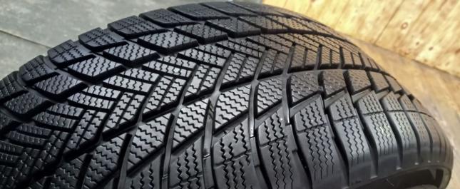 Bridgestone Blizzak LM-001 275/45 R20 110V