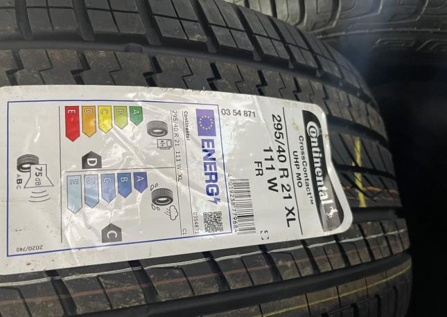 Continental CrossContact UHP E 295/40 R21 111W