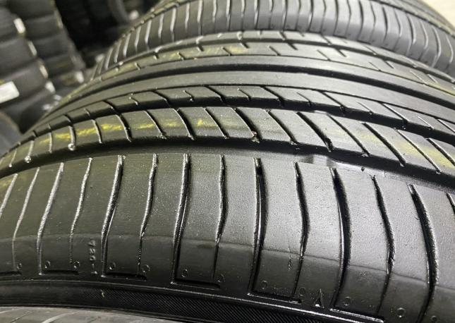 Yokohama Advan dB V552 245/45 R17