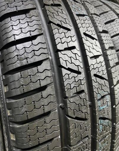 Pirelli Carrier Winter 225/70 R15C