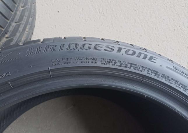 Bridgestone Potenza Sport 245/40 R20 и 275/35 R20 99Y