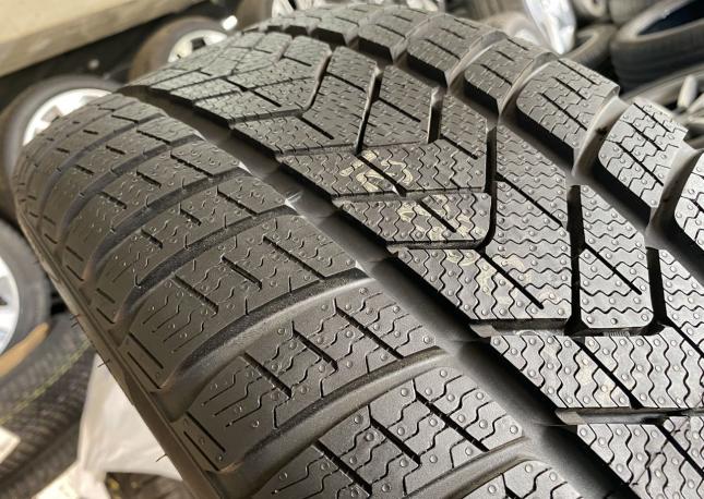 Pirelli Winter Sottozero 3 255/35 R21 98V