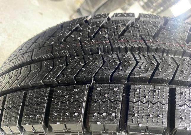 Bridgestone Blizzak VRX 215/60 R16