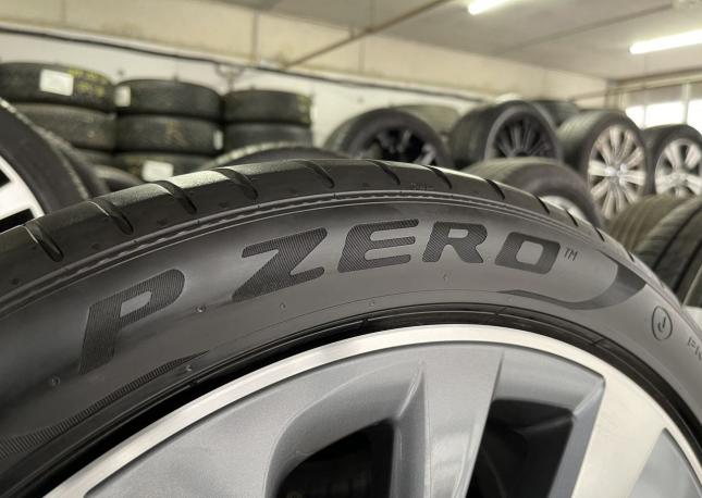 Pirelli P Zero Corsa 245/40 R19