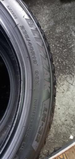 Bridgestone Blizzak LM-32 235/40 R19 96V