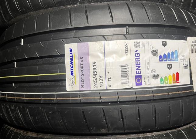 Michelin Pilot Sport 4 S 245/45 R19