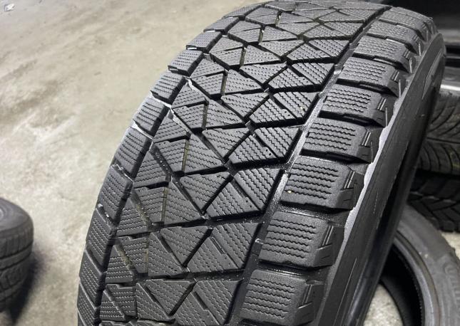 Bridgestone Blizzak DM-V2 275/45 R20 110T