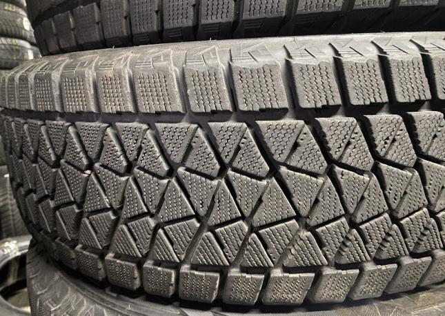 Bridgestone Blizzak DM-V2 235/65 R18