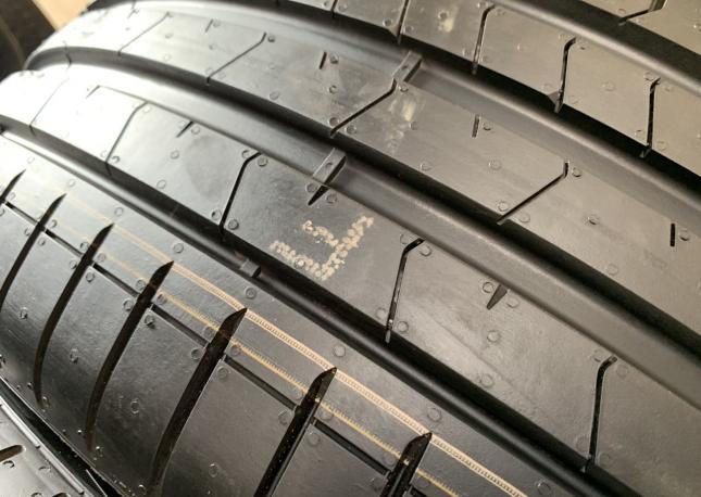 Pirelli P Zero PZ4 245/40 R20 и 275/35 R20