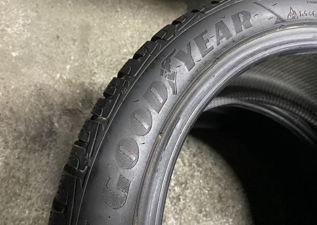 Goodyear UltraGrip Performance 235/45 R18 98V