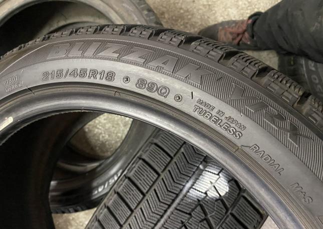 Bridgestone Blizzak VRX 215/45 R18 89Q