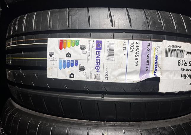 Michelin Pilot Sport 4 S 245/45 R19