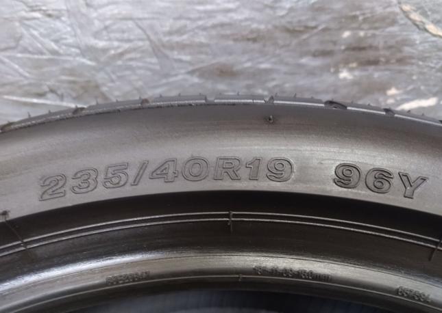 Bridgestone Potenza S001 235/40 R19 96Y