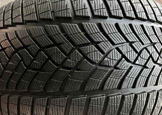 Goodyear UltraGrip Performance Gen-1 295/35 R21