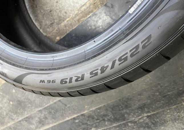 Pirelli P Zero PZ4 225/45 R19 96W