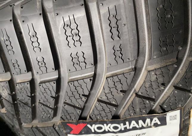 Yokohama BluEarth Winter V905 325/30 R21 и 285/35 R21 108V