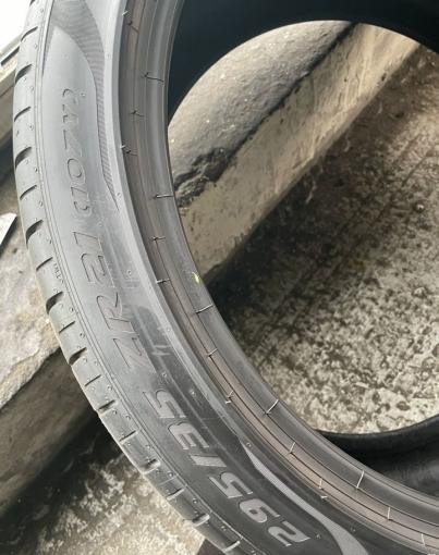 Pirelli P Zero PZ4 295/35 R21 107Y