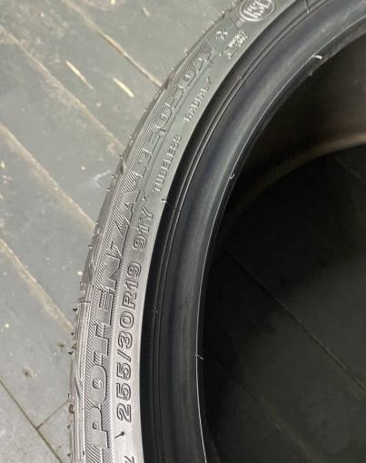 Bridgestone Potenza RE050A 255/30 R19