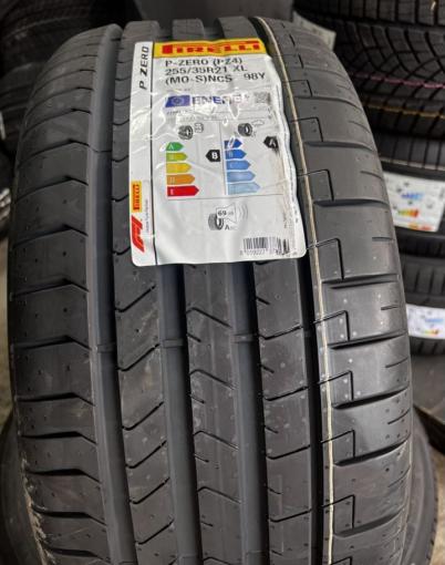 Pirelli P Zero PZ4 255/35 R21