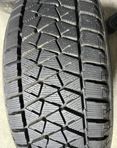 Bridgestone Blizzak DM-V2 235/55 R20 102T