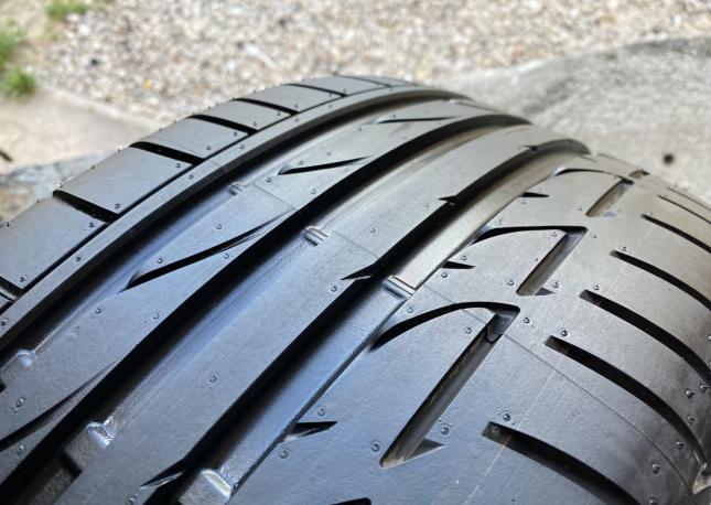 Bridgestone Potenza S001 225/40 R19 и 255/35 R19