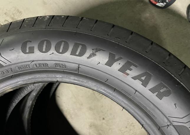 Goodyear EfficientGrip Performance 215/60 R17 96H