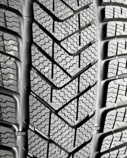 Pirelli Scorpion Winter RFT 275/40 R21 107V