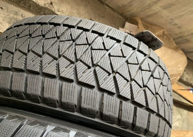 Bridgestone Blizzak DM-V2 275/45 R20