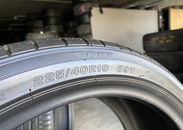 Bridgestone Potenza S001 225/40 R19 и 255/35 R19