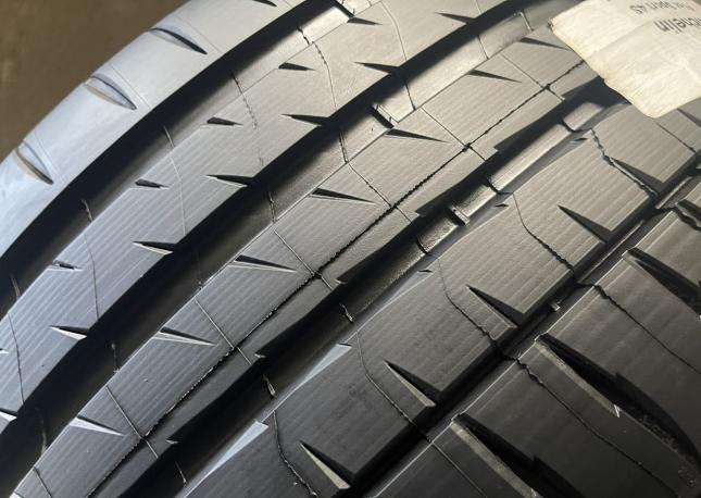 Michelin Pilot Sport 4 S 255/35 R21 и 275/35 R21 Y