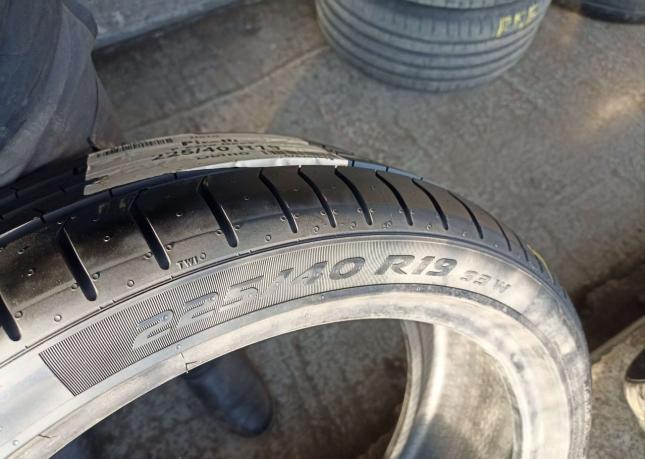 Pirelli P Zero PZ4 225/40 R19 и 255/35 R19