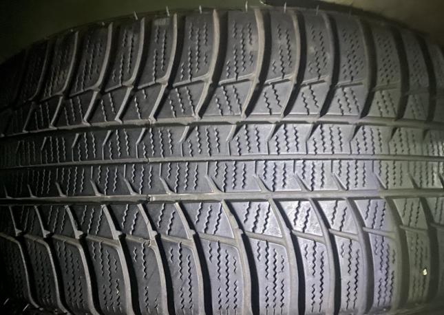 Bridgestone Blizzak LM-001 235/45 R18