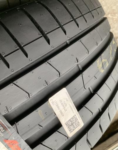 Pirelli P Zero Luxury Saloon 275/40 R21 и 315/35 R21 107