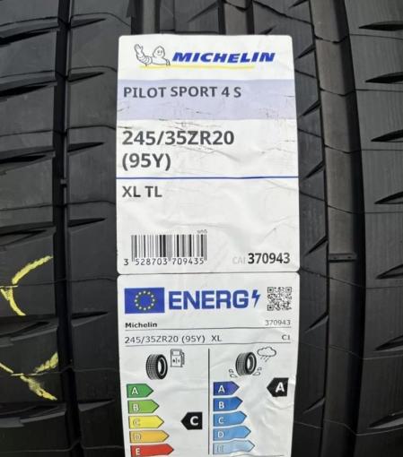 Michelin Pilot Sport 4 S 305/30 R20 и 245/35 R20