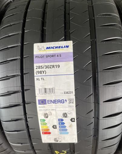 Michelin Pilot Sport 4 S 255/35 R19 и 285/30 R19 Y