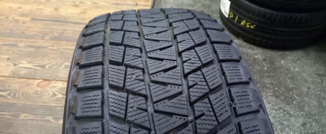 Bridgestone Blizzak DM-V1 275/40 R20 106R