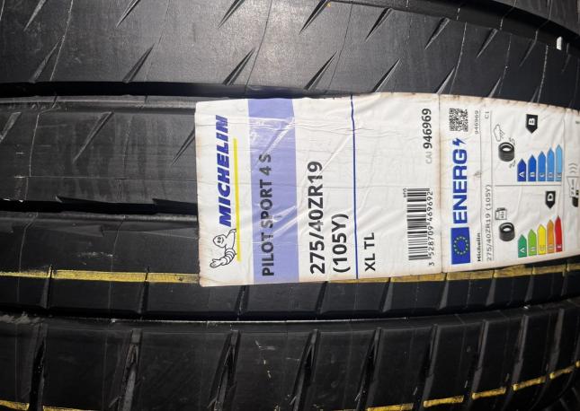 Michelin Pilot Sport 4 S Acoustic 275/40 R19 и 245/45 R19