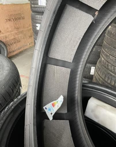 Pirelli P Zero PZ4 255/35 R21 98Y