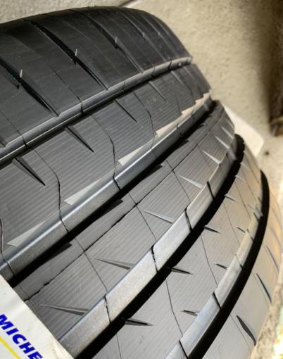 Michelin Pilot Sport 4 S 285/30 R22